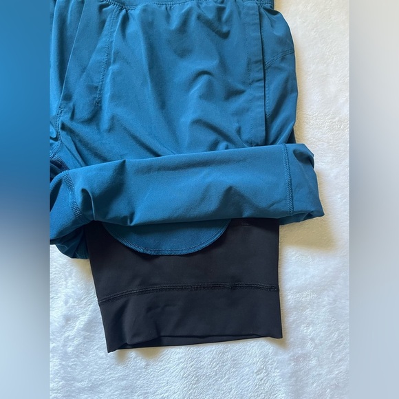 Lululemon License to Train Shorts 10” Blue Lined Size L Adjustable Drawstring - Picture 7 of 12